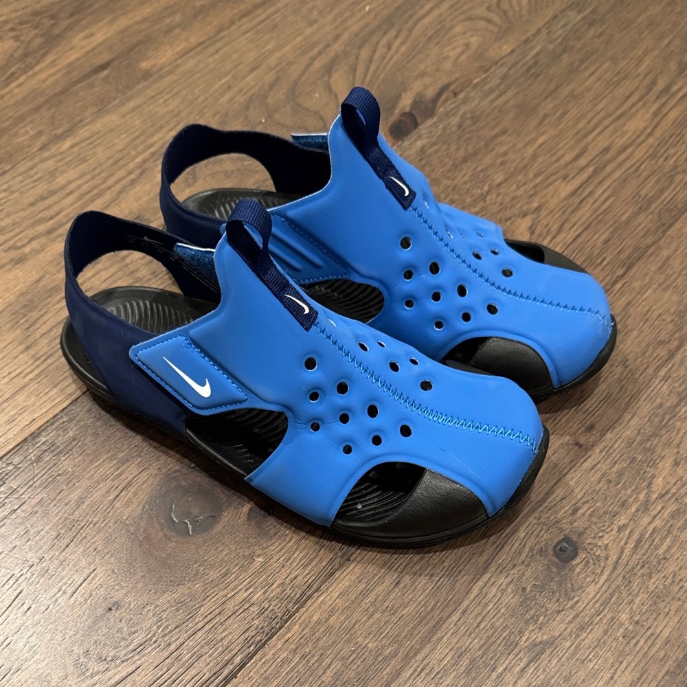 Nike Kids Black and Blue Sandals